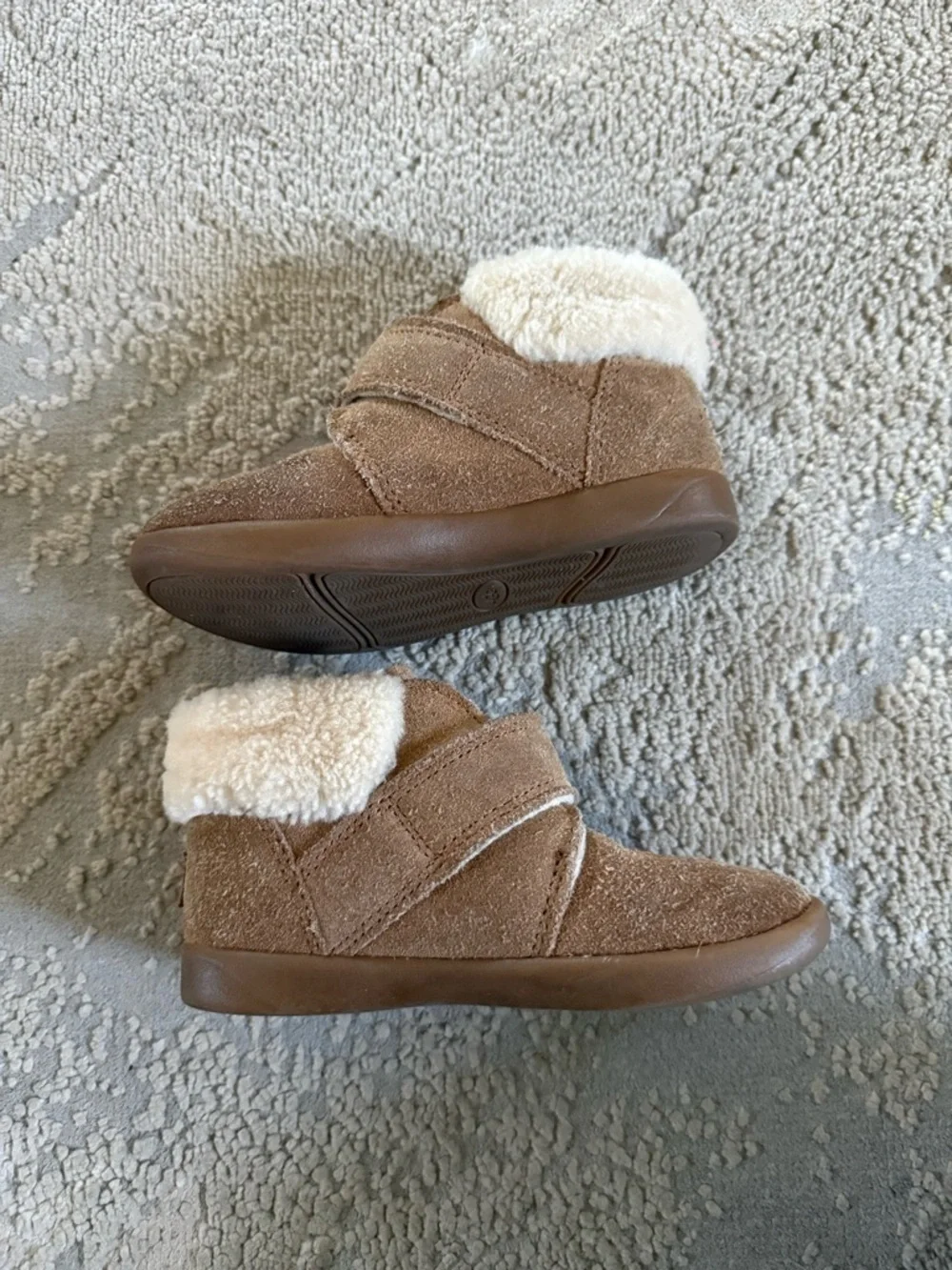 Ugg tan boots Nolen suede Shearling Boots Velcro Slip on toddler 9